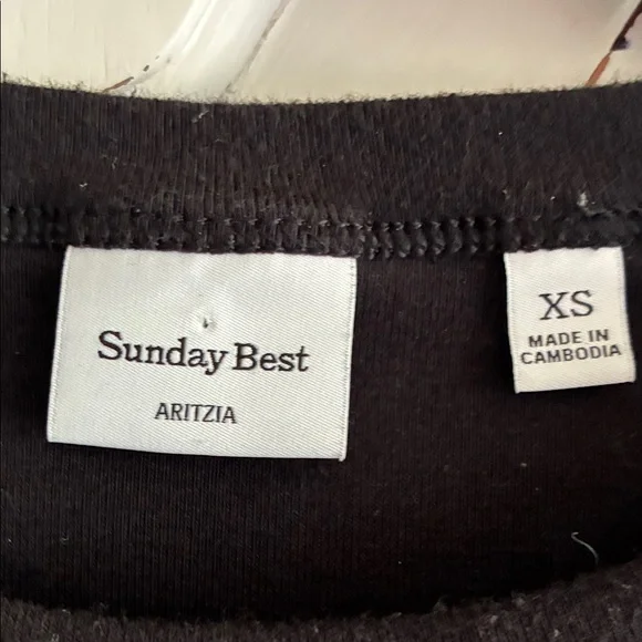 Aritzia Black Long Sleeve Tee - Picture 2 of 9